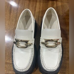 FERRAGAMO
Gancini-plaque leather loafers